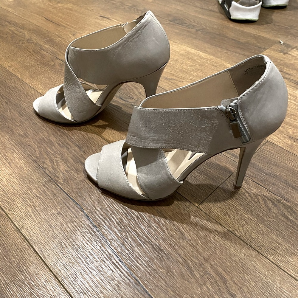 Boutique 9 Gray Srappy Heels Size 10